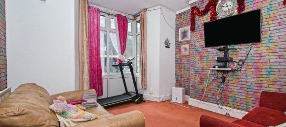  House in Pontypridd, United Kingdom No. 2402 3