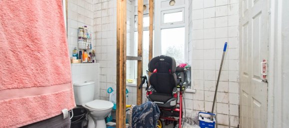  House in Pontypridd, United Kingdom No. 2402 18