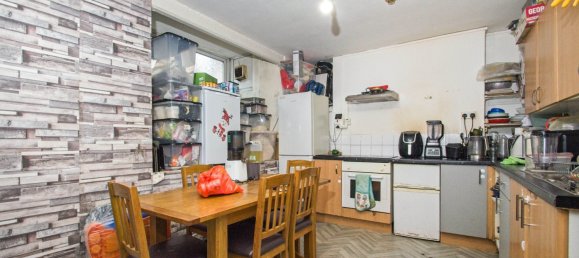  House in Pontypridd, United Kingdom No. 2402 12