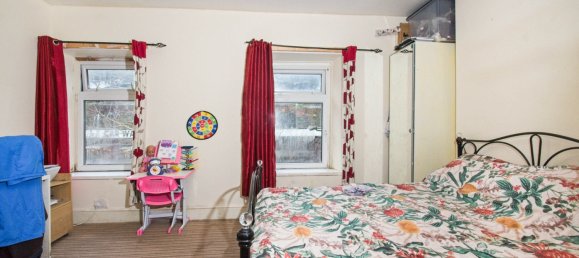  House in Pontypridd, United Kingdom No. 2402 5