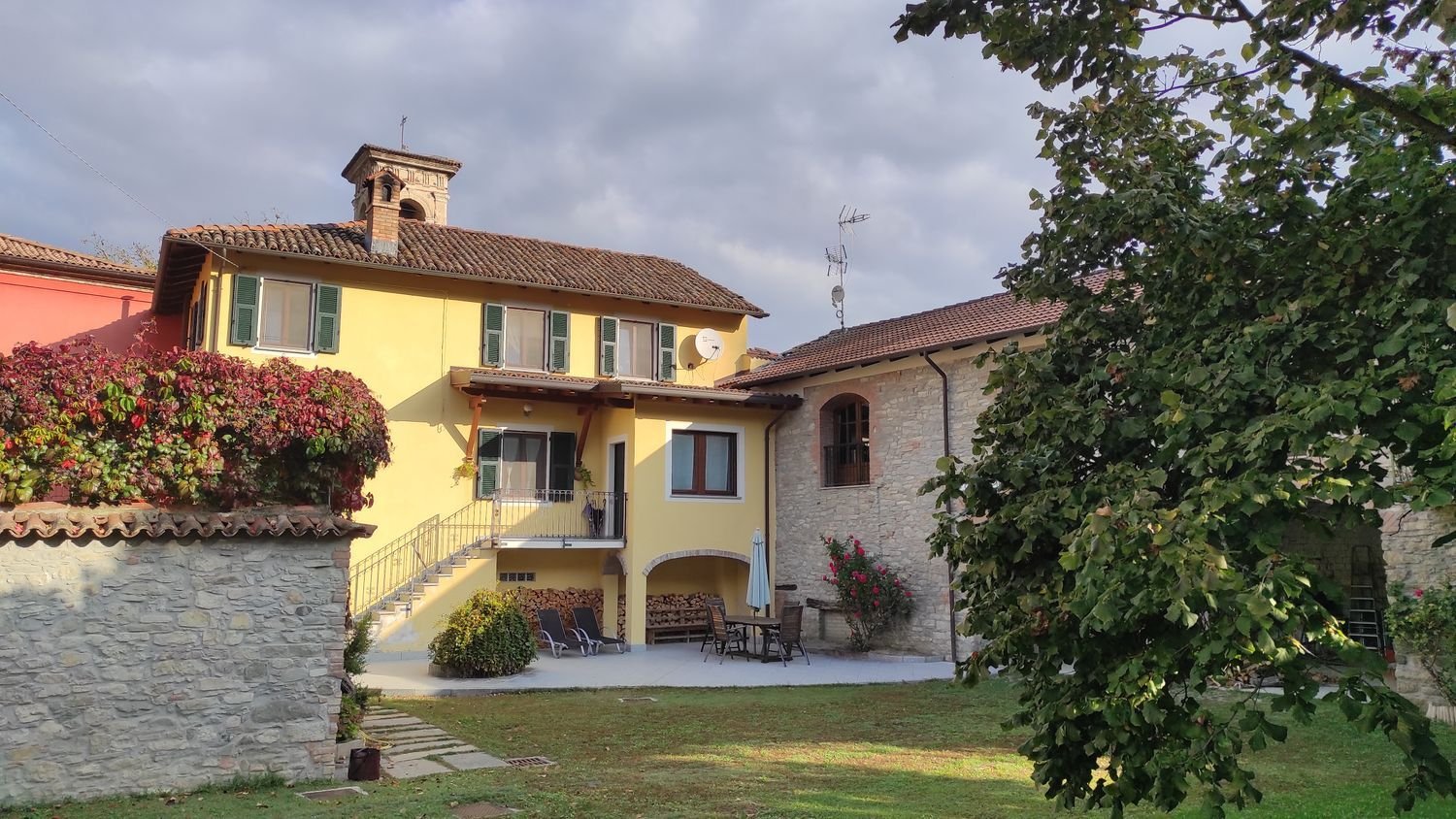 Casa de 7 habitaciónes en Garbagna, Italy No. 128266