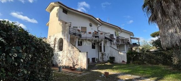 3 rooms Apartment in Rome, Italy No. 112511 2