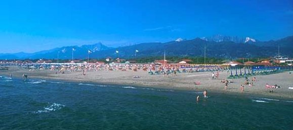 8 rooms House in Camaiore, Italy No. 40665 15