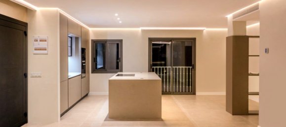 2 bedrooms Penthouse in Marbella, Spain No. 126517 23