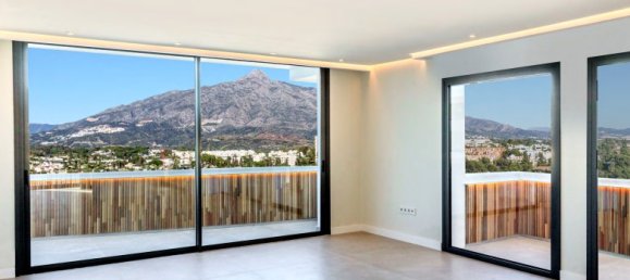 2 bedrooms Penthouse in Marbella, Spain No. 126517 5
