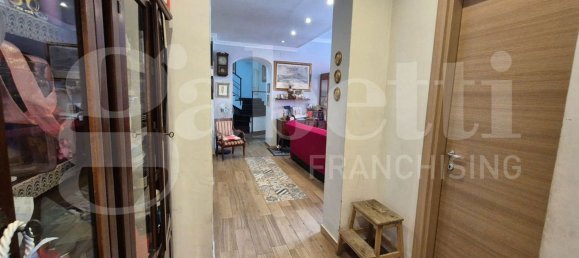 4 Schlafzimmer Wohnung in Torre Annunziata, Italy, Nr. 340055 8