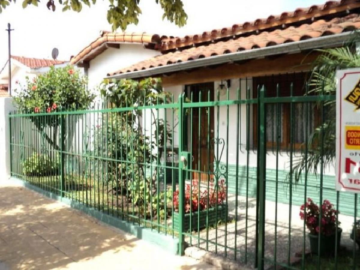 2 bedrooms House in Moron, Argentina No. 18044