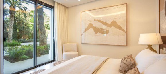 5 bedrooms Villa in Marbella, Spain No. 105524 16