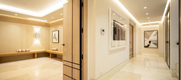 5 bedrooms Villa in Marbella, Spain No. 105524 29