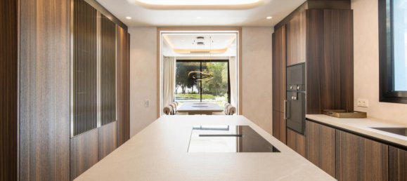 5 bedrooms Villa in Marbella, Spain No. 105524 21