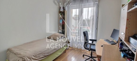 3 bedrooms Apartment in Les Lilas, France No. 164157 7