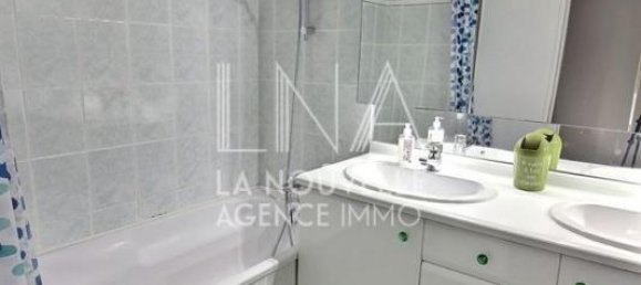 3 bedrooms Apartment in Les Lilas, France No. 164157 9