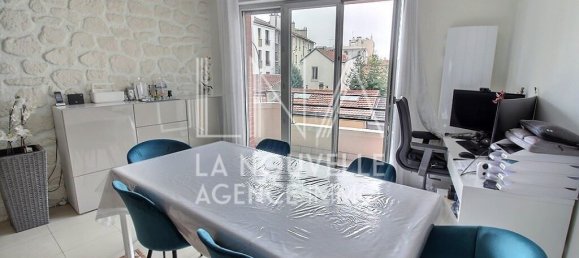 3 bedrooms Apartment in Les Lilas, France No. 164157 4