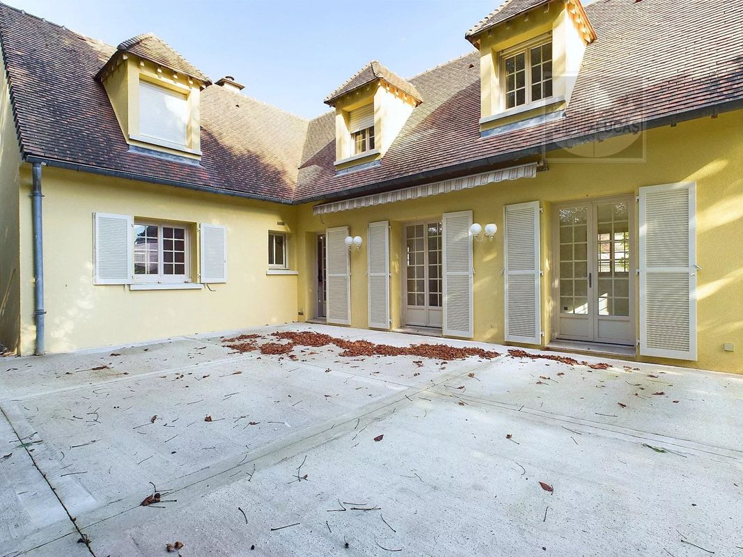 4 Schlafzimmer Haus in Verrieres-le-Buisson, France, Nr. 179774