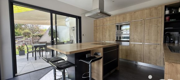 5 bedrooms House in Tarare, France No. 308042 9