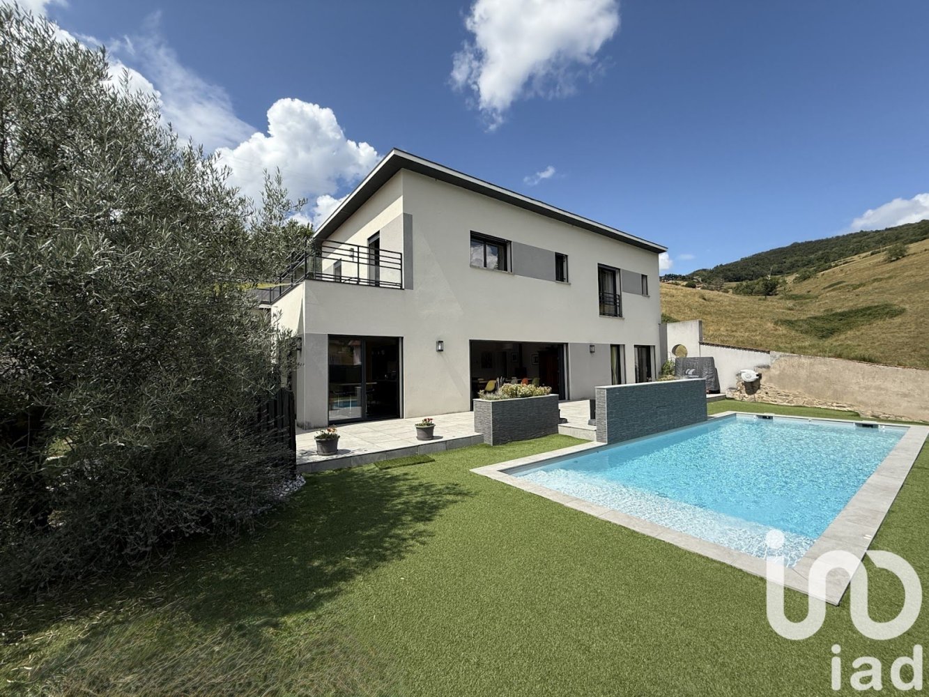 5 bedrooms House in Tarare, France No. 308042