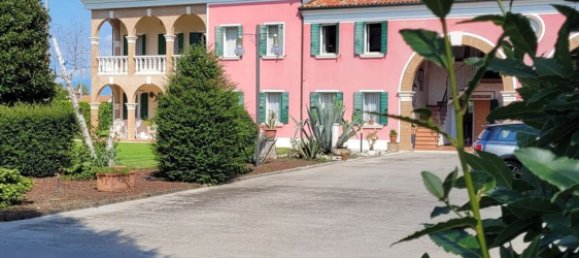 10 bedrooms Villa in San Giorgio in Bosco, Italy No. 334869 4