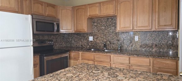 3 dormitorios propiedad comercial en venta en Miami, Miami-Dade, Florida, USA № 615781 11