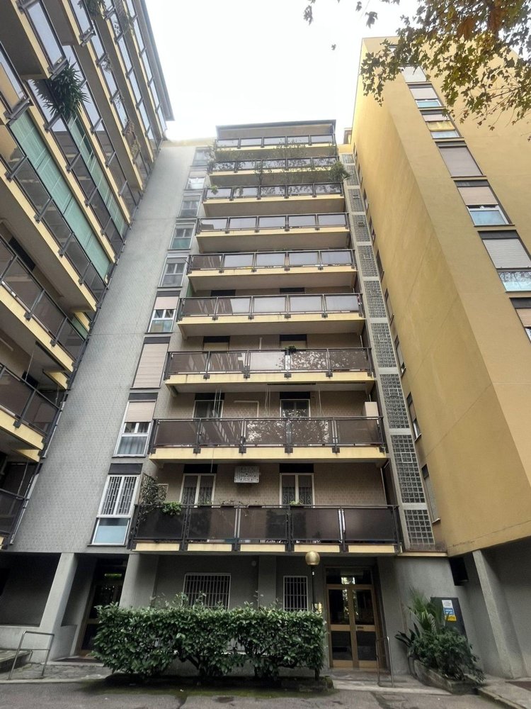 3-salle Appartement à Cologno Monzese, Italy No. 339075