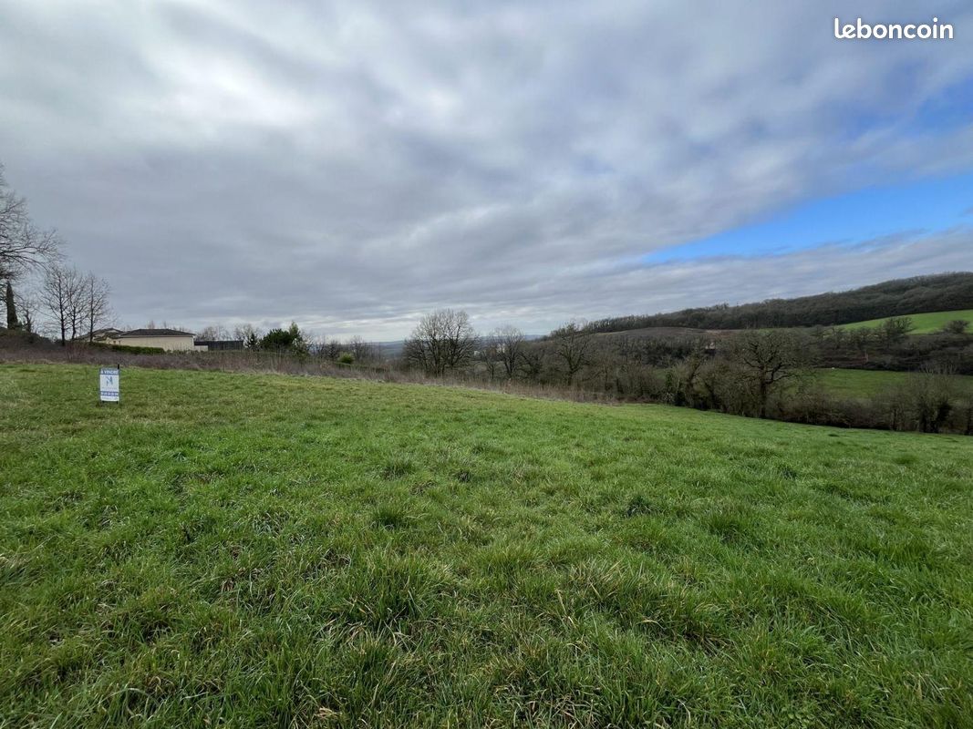  قطعة أرض في Figeac, France 2001متر مربع رقم 111446