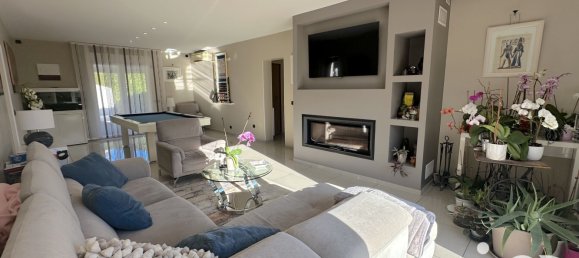 Casa de 8 habitaciónes en Servon, France No. 320138 3