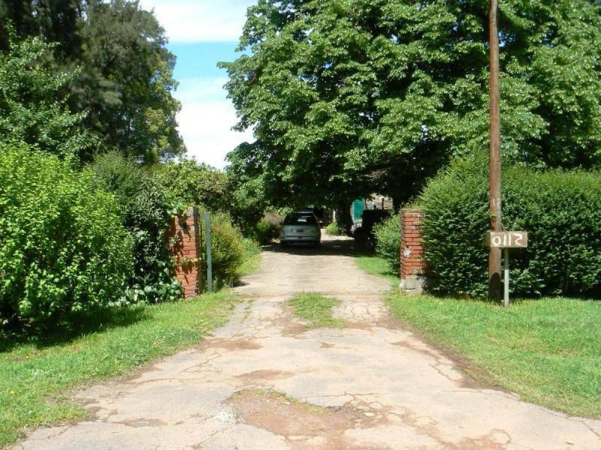 7 bedrooms House in Moreno, Argentina No. 10543