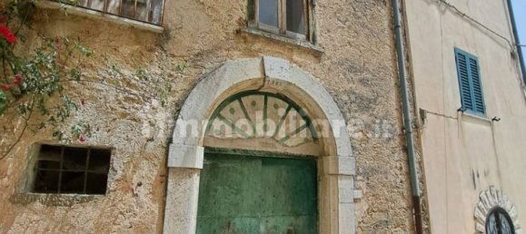 2 bedrooms House in Castelpetroso, Italy No. 168896 3