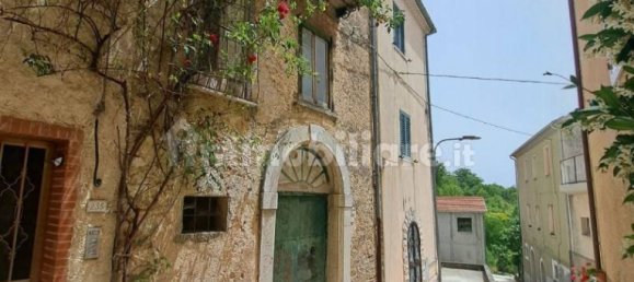 2 bedrooms House in Castelpetroso, Italy No. 168896 2