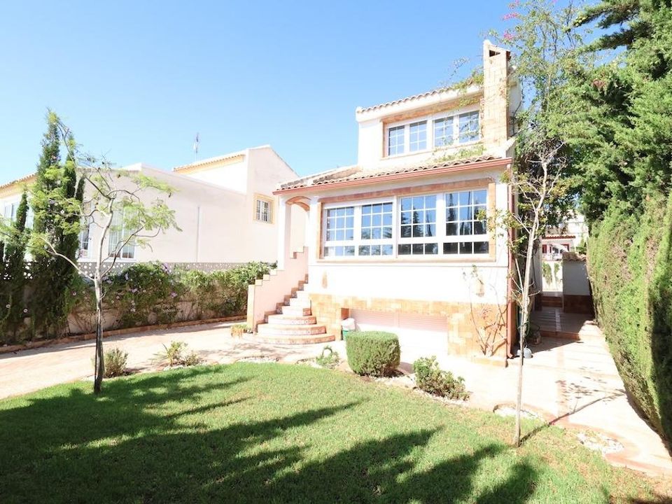 4 bedrooms Villa in Alicante, Spain No. 223083