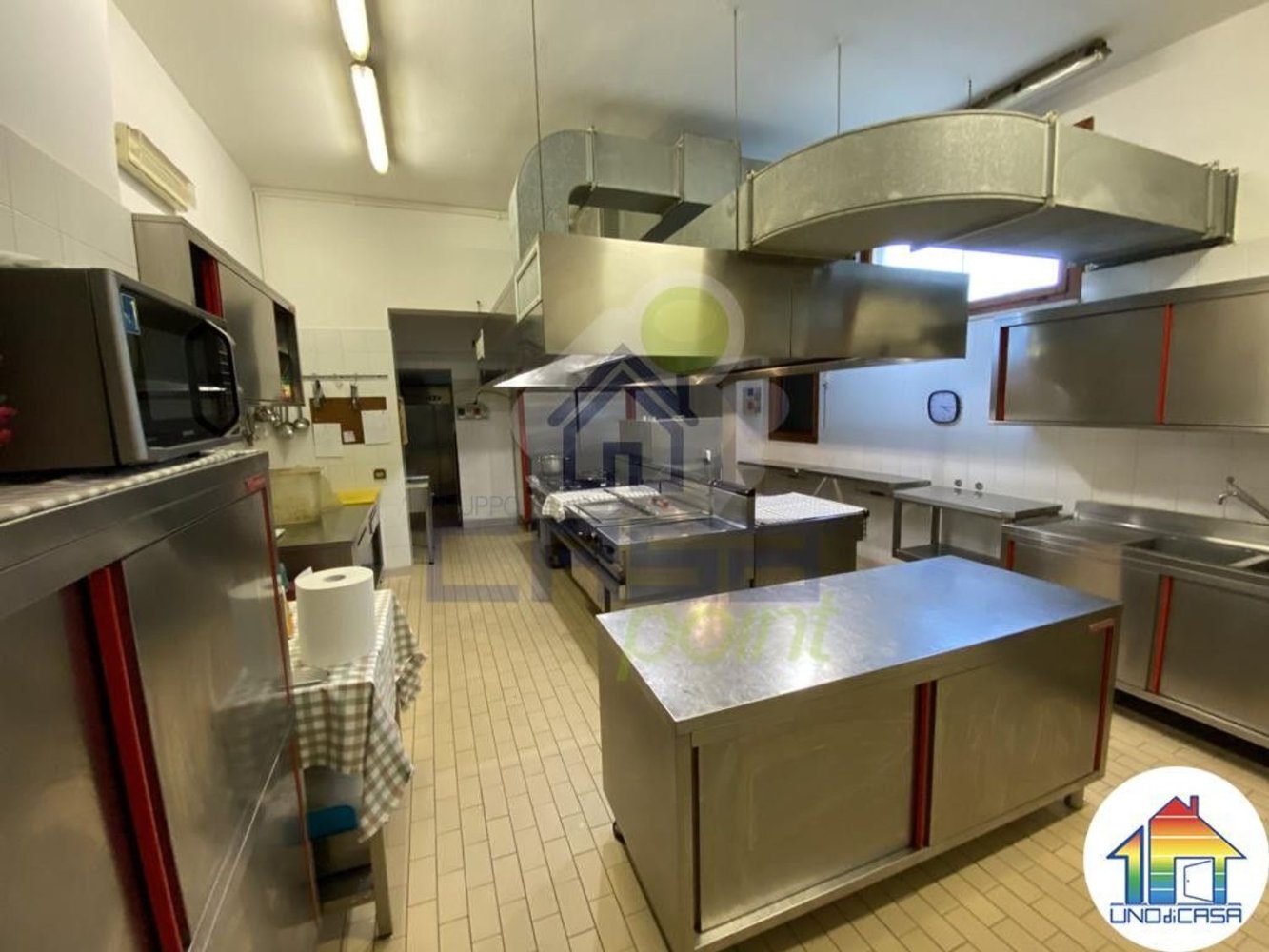 Propiedad comercial de 10 habitaciónes en Pandino, Italy No. 228347