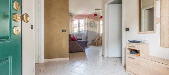 3 Schlafzimmer Wohnung in Cardano al Campo, Italy, Nr. 361297 2