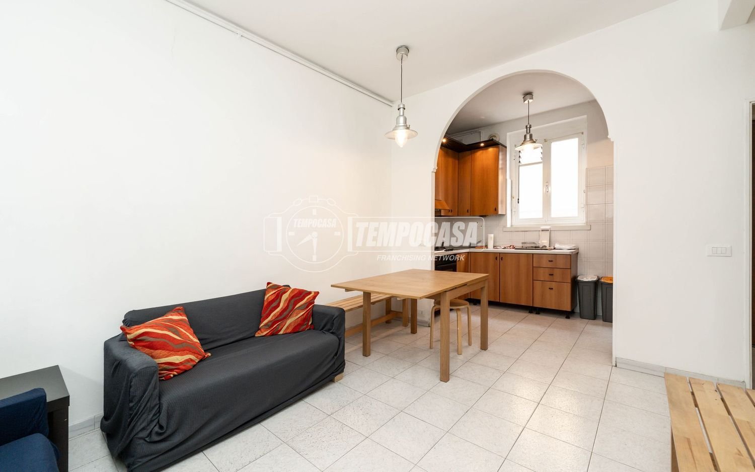 4-salle Appartement à Milan, Italy No. 241597