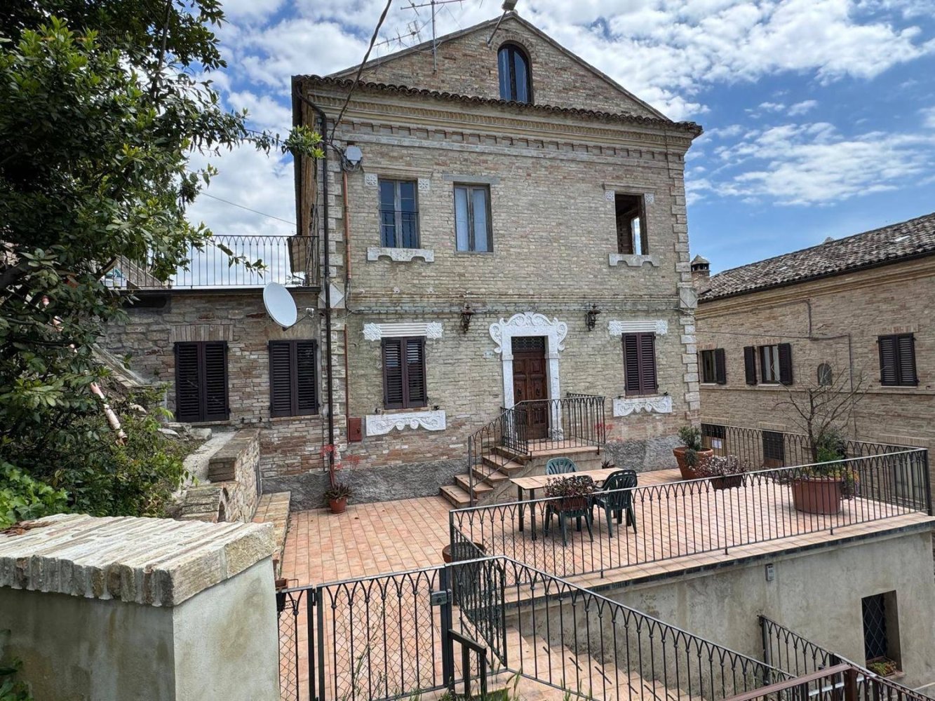 9 rooms House in Montelparo, Italy No. 297101