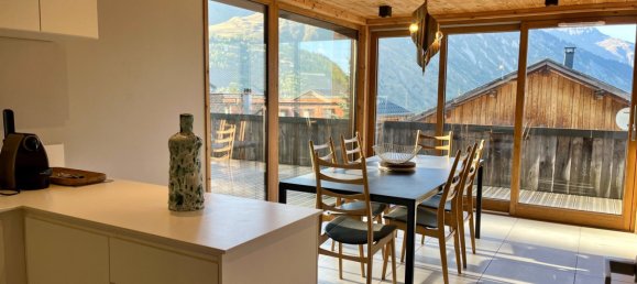 3 bedrooms Apartment in Les Belleville, France No. 279 2