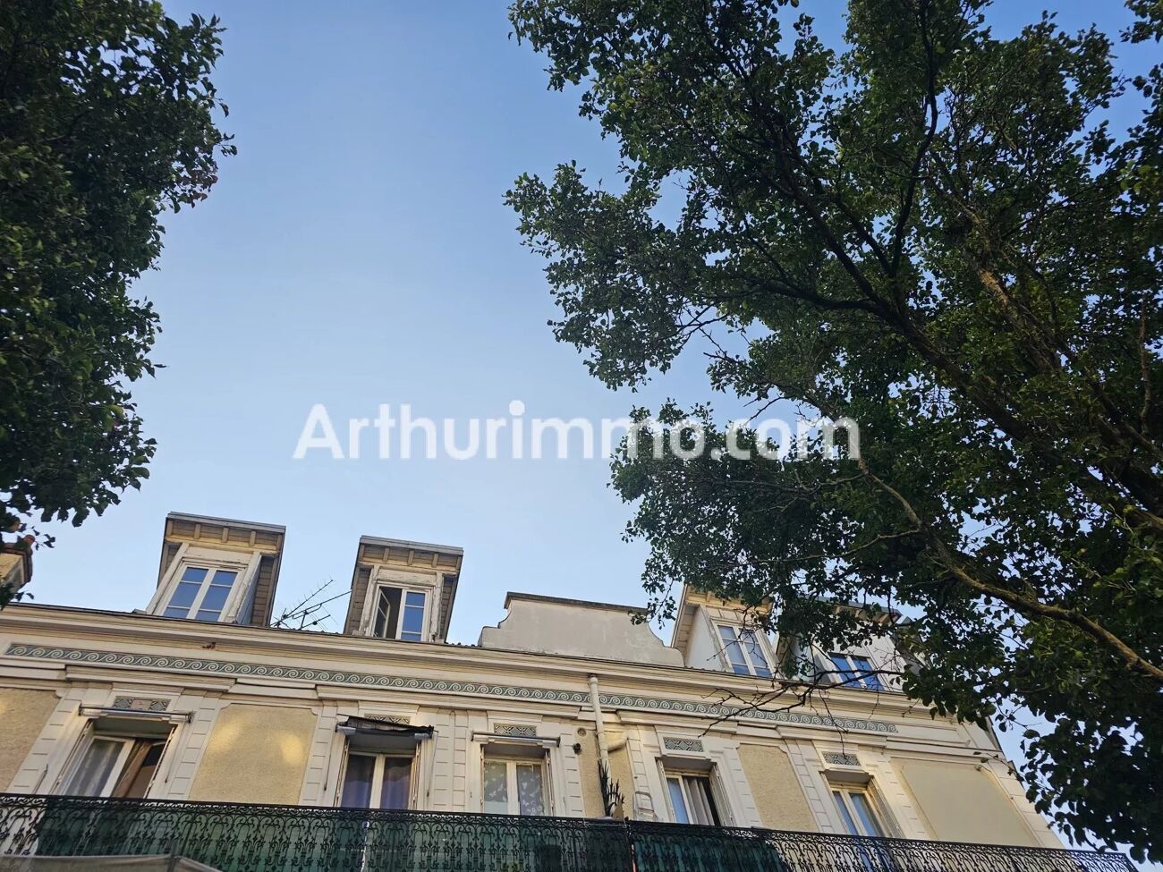 Квартира с 2 комнатами в Ливри-Гарган, Франция № 169196