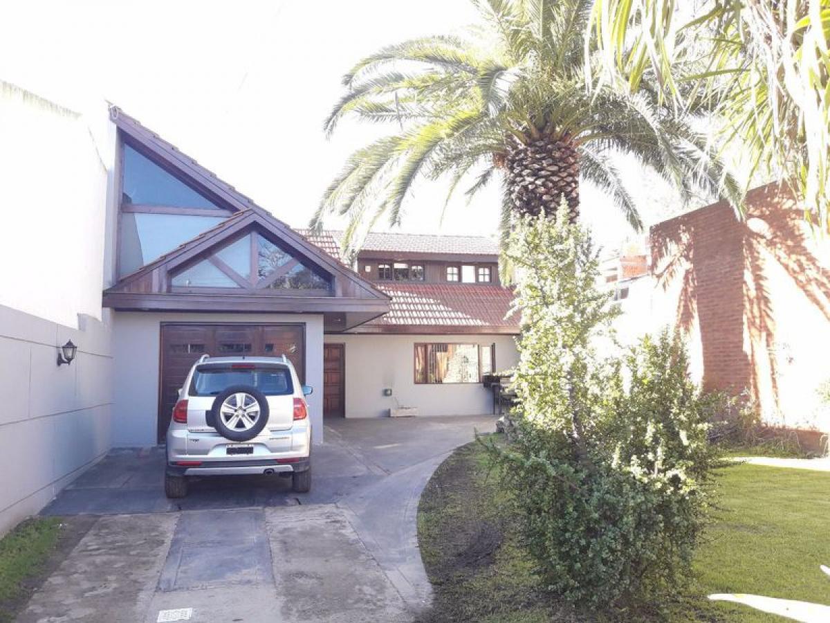 4 bedrooms House in Mar del Plata, Argentina No. 82866