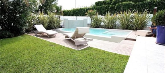 7 rooms Villa in Forte dei Marmi, Italy No. 194155 2