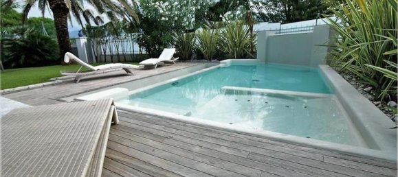 7 rooms Villa in Forte dei Marmi, Italy No. 194155 3