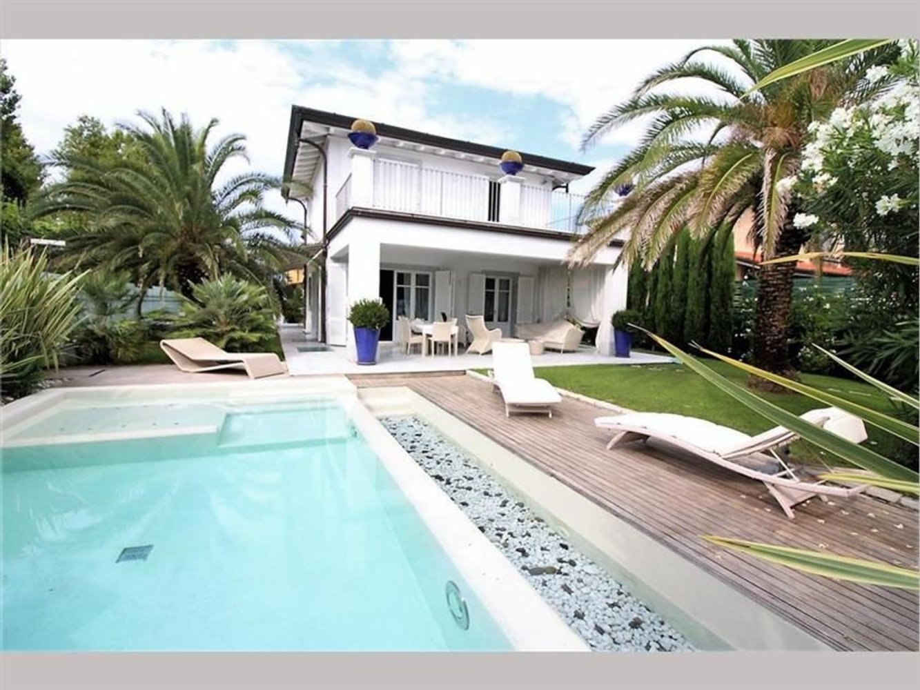 7 rooms Villa in Forte dei Marmi, Italy No. 194155