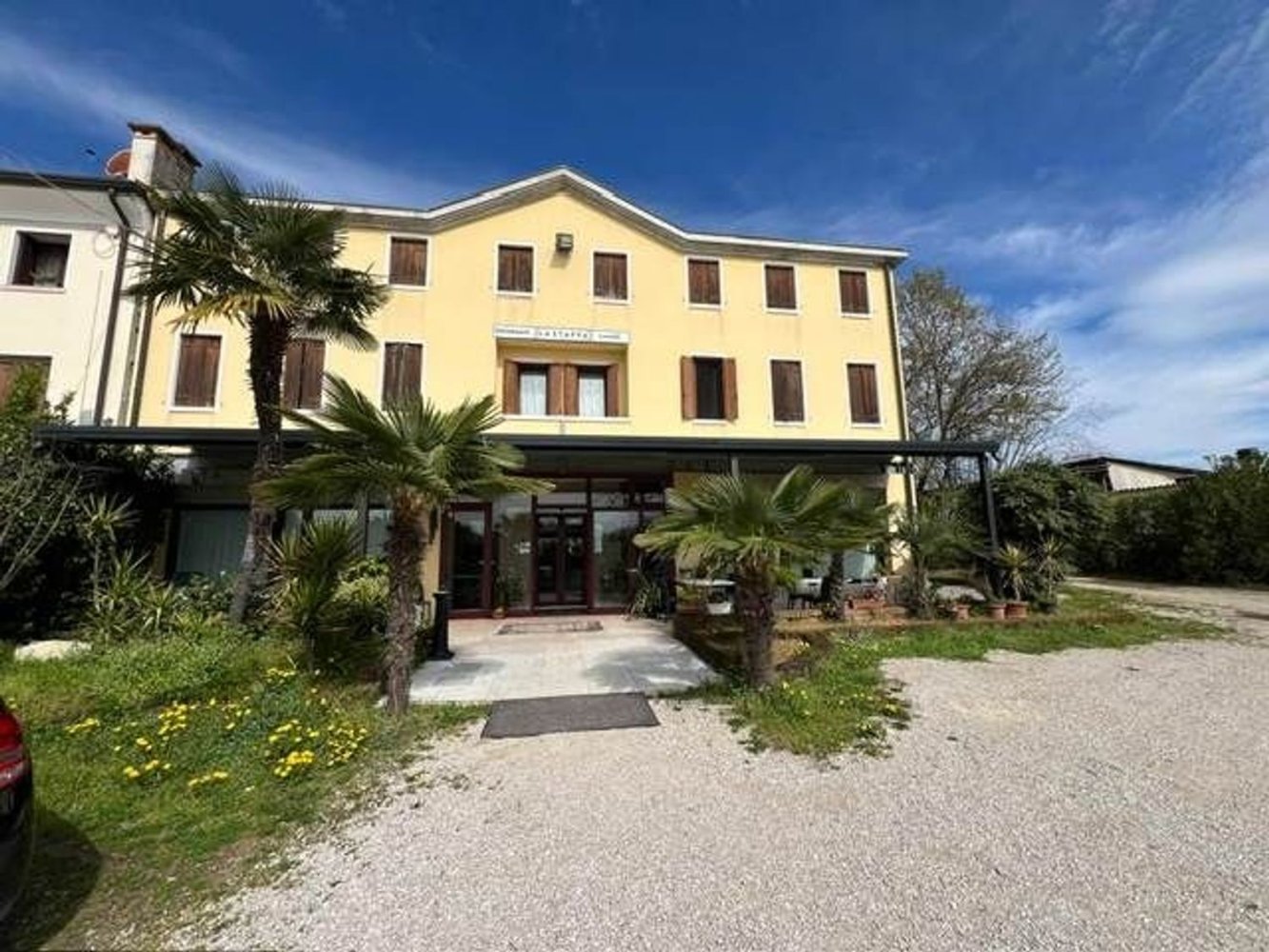 730m² Commercial property in Asolo, Italy No. 257996