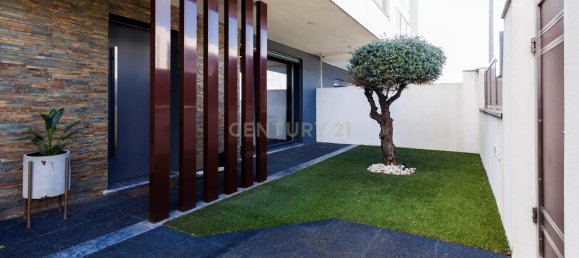 4 bedrooms Villa in Corroios, Portugal No. 104539 7