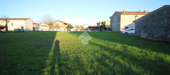 3106m² Land in Roverbella, Italy No. 154171 13