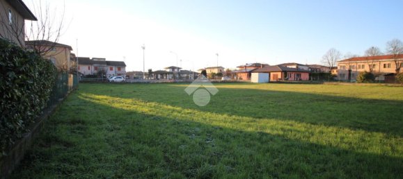 3106m² Land in Roverbella, Italy No. 154171 3