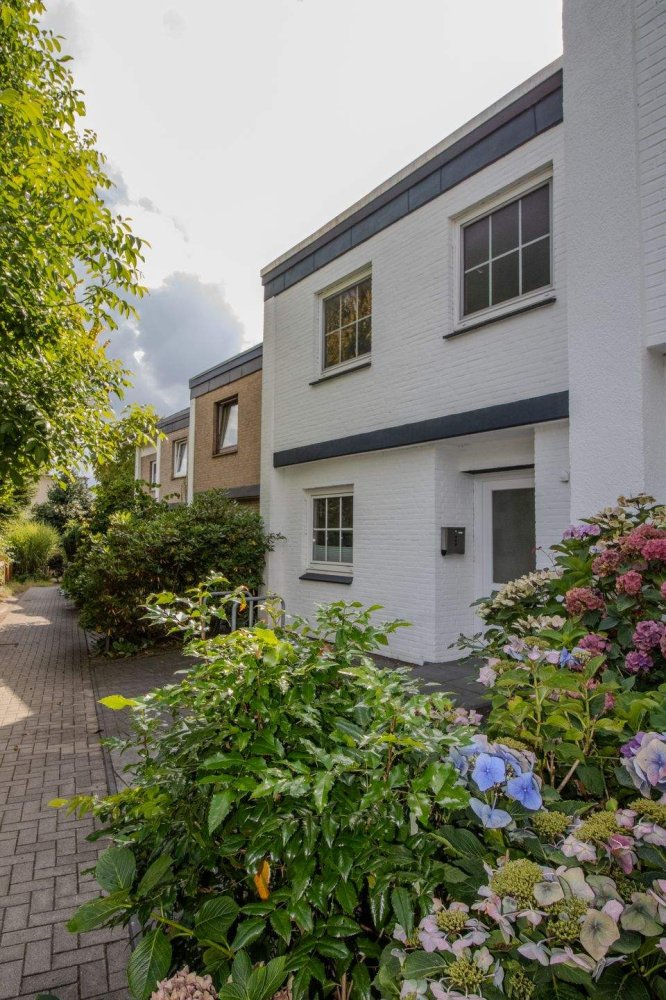 3 bedrooms Townhouse in Pinneberg, Germany No. 330294