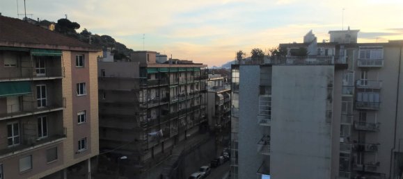 6-salle Appartement à Savona, Italy No. 15010 8