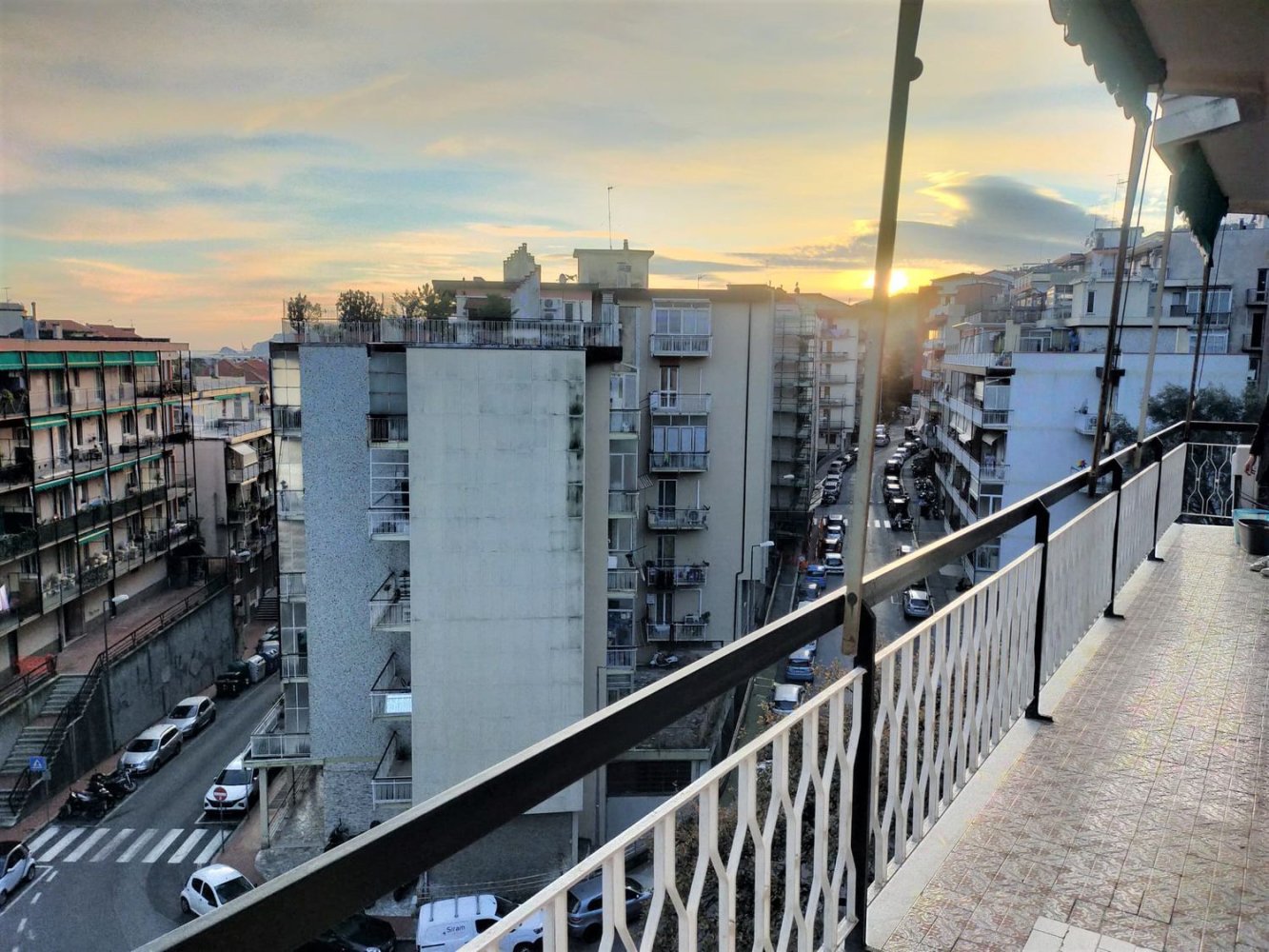 6-salle Appartement à Savona, Italy No. 15010