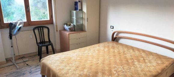 6-salle Appartement à Savona, Italy No. 15010 7