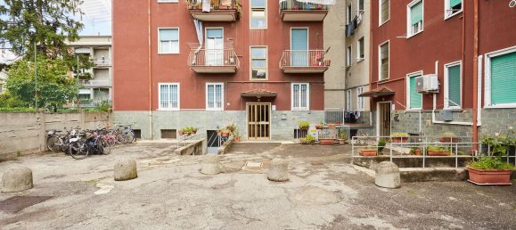 2-salle Appartement à Cinisello Balsamo, Italy No. 69255 24