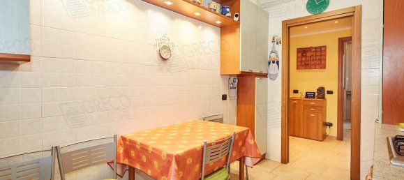 2-salle Appartement à Cinisello Balsamo, Italy No. 69255 3