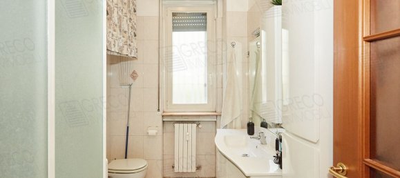 2-salle Appartement à Cinisello Balsamo, Italy No. 69255 18